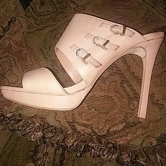 Heels by charles David - Picture 1 of 4